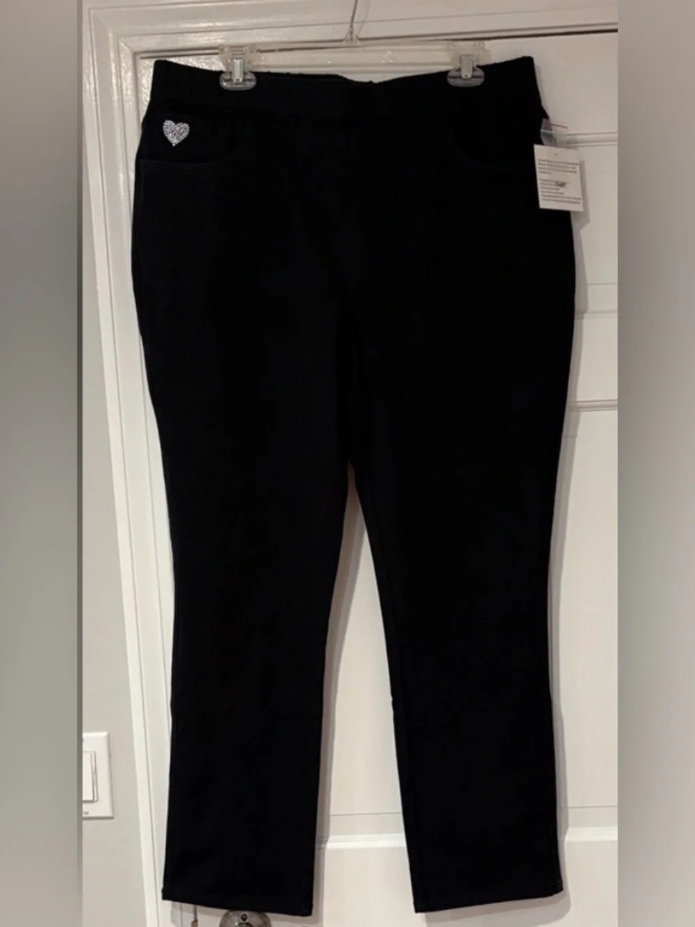 NWT Quacker Factory Regular DreamJeannes Pull-On Slim Leg Black Sz Large